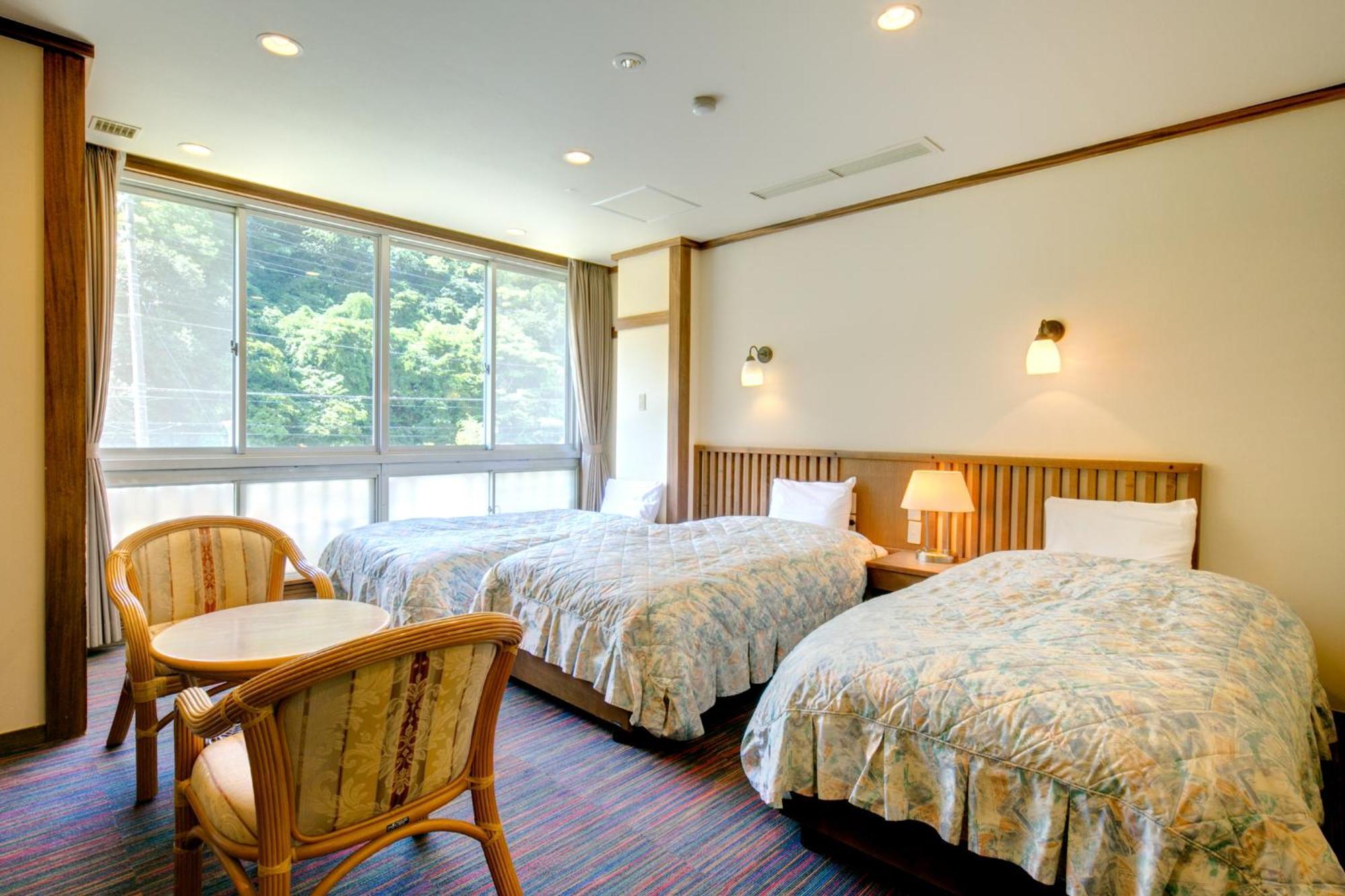Yugawara-Onsen Manyoso Hotel Exterior photo